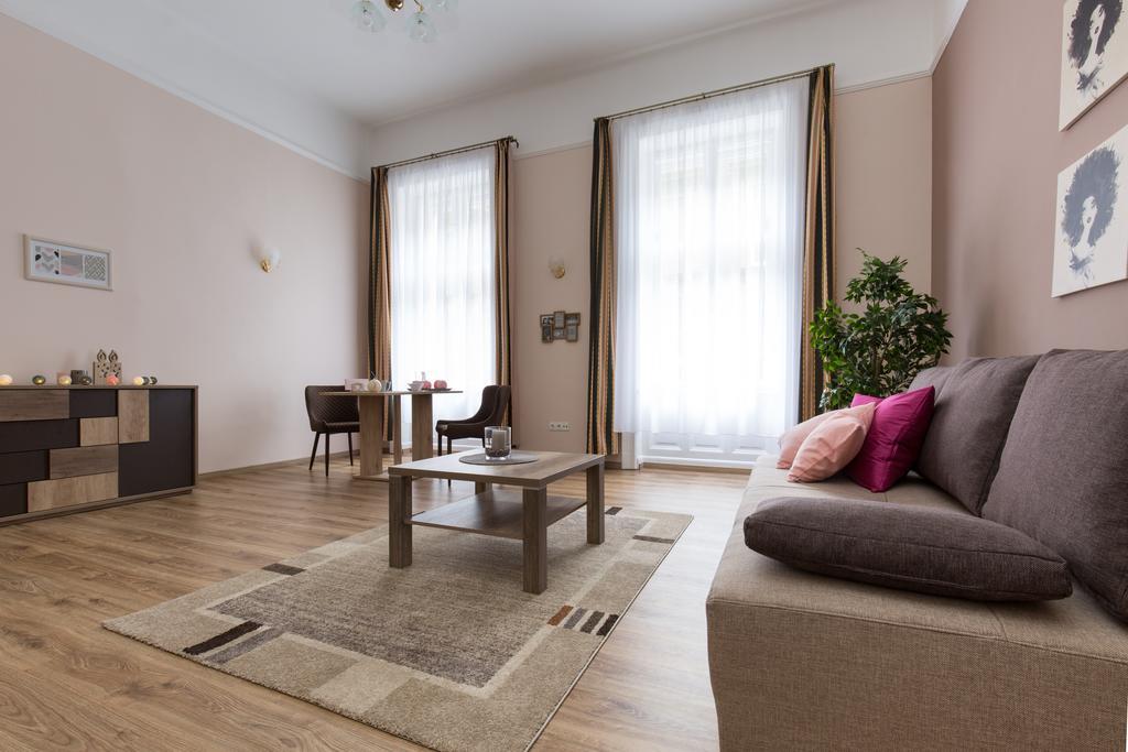 Bpm: Dob70 Classic Apartment In Downtown 布达佩斯 客房 照片