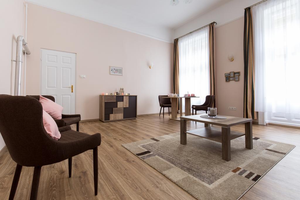 Bpm: Dob70 Classic Apartment In Downtown 布达佩斯 客房 照片